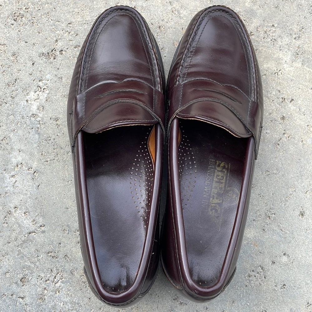 Gorgeous lightly worn Sebago Penny Loafers in size 10D